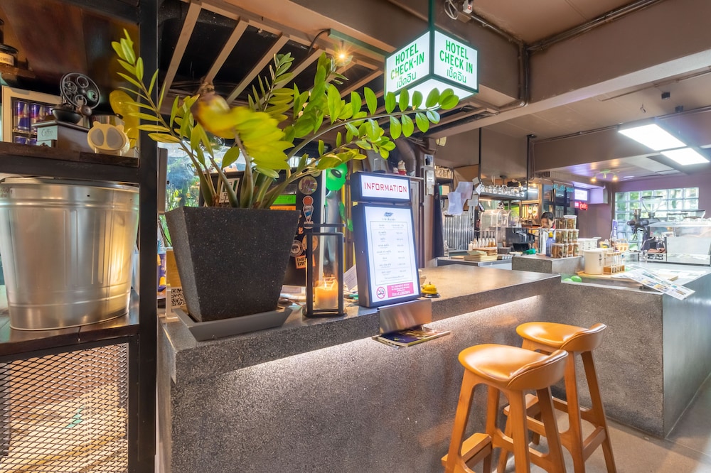 The Palm Hotel — Restaurant & bars in Bangkok, Bangkok
