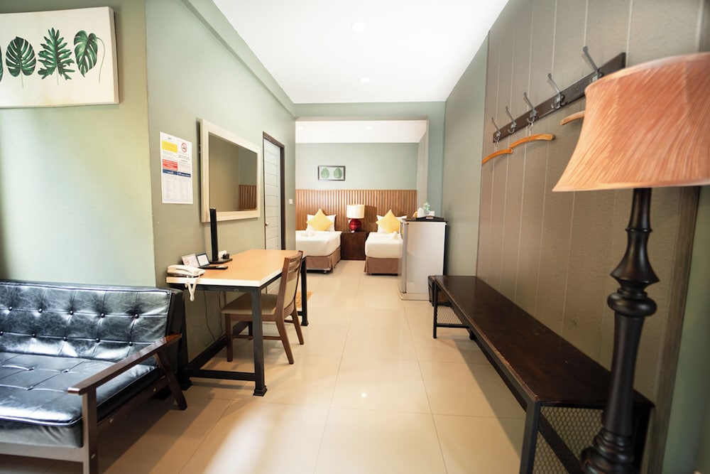 The Palm Hotel — Hotel rooms in Bangkok, Bangkok