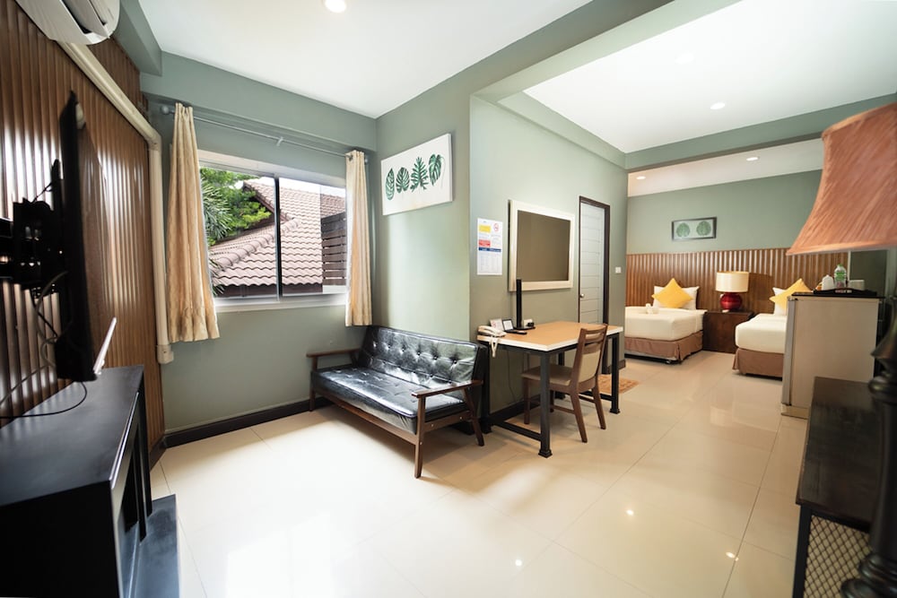 The Palm Hotel — Hotel rooms in Bangkok, Bangkok