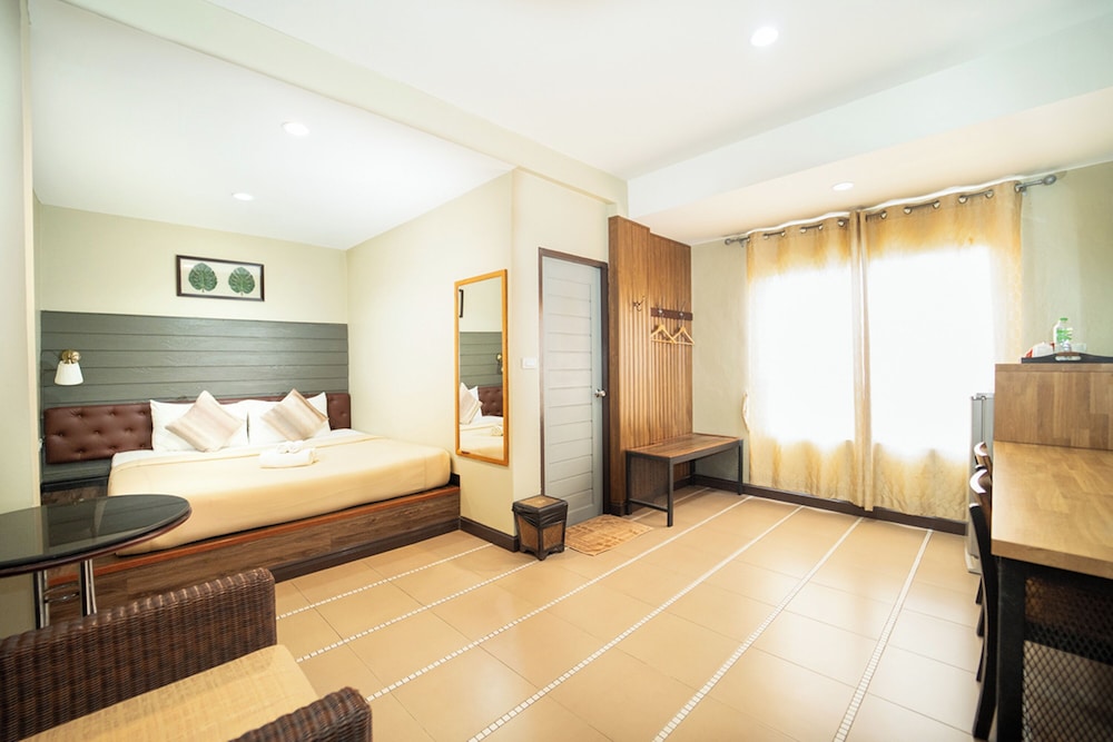 The Palm Hotel — Hotel rooms in Bangkok, Bangkok