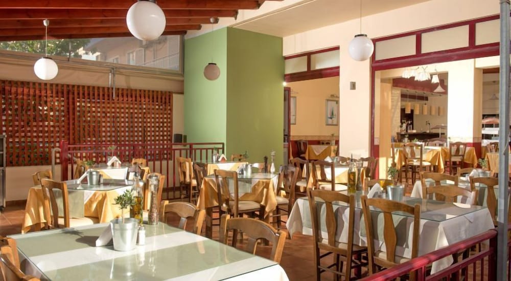 Eleni Beach Hotel — Restaurant & bars in Stalida