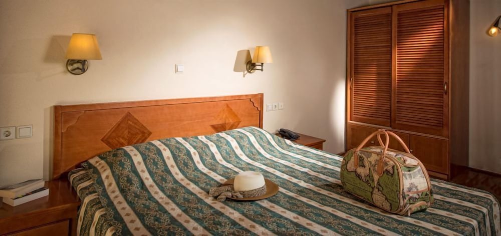 Eleni Beach Hotel — Hotel rooms in Stalida