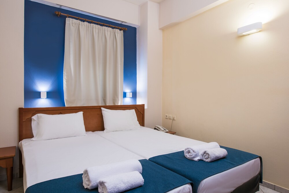 Eleni Beach Hotel — Hotel rooms in Stalida
