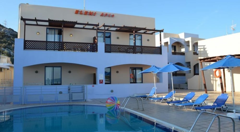 Eleni Beach Hotel — Hotel building in Stalida