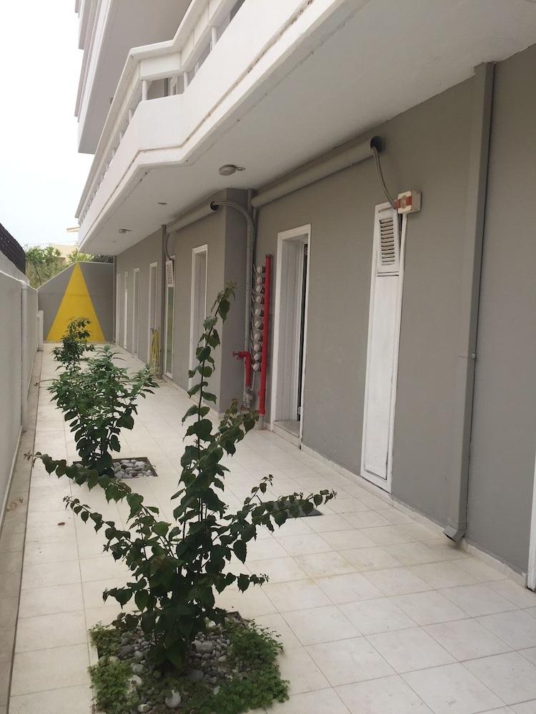 Alkyonides Hotel — Hotel building in Kremasti, South Aegean