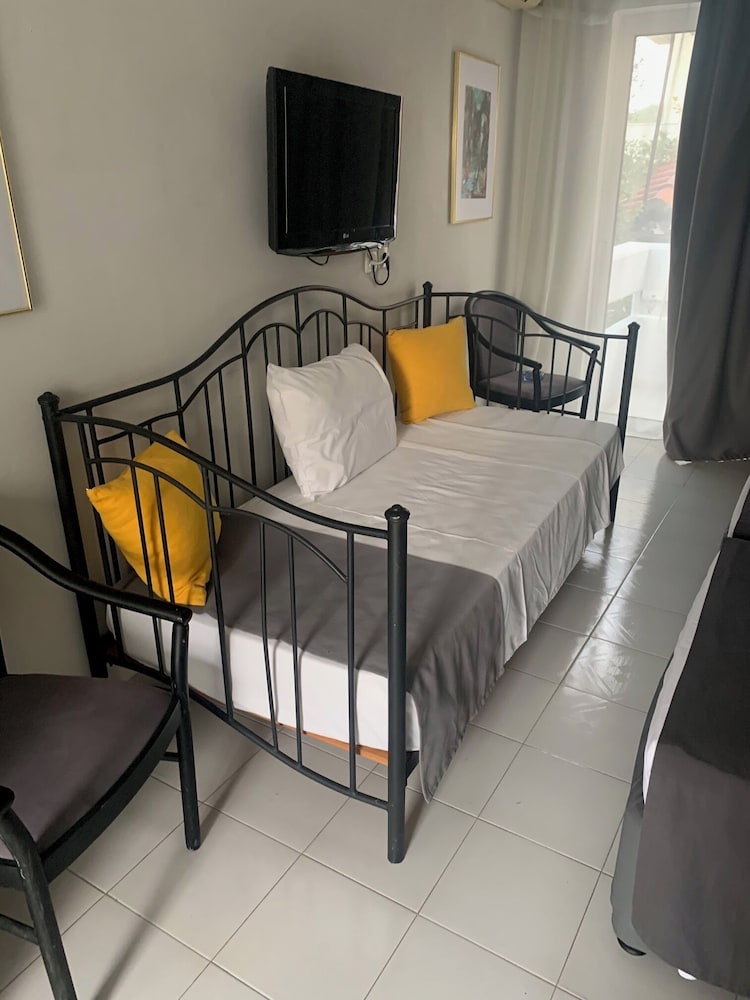 Alkyonides Hotel — Hotel rooms in Kremasti, South Aegean