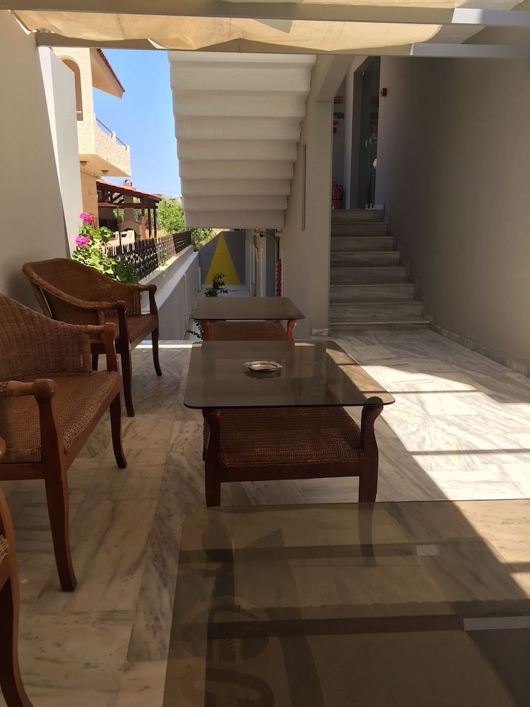 Alkyonides Hotel — Hotel building in Kremasti, South Aegean