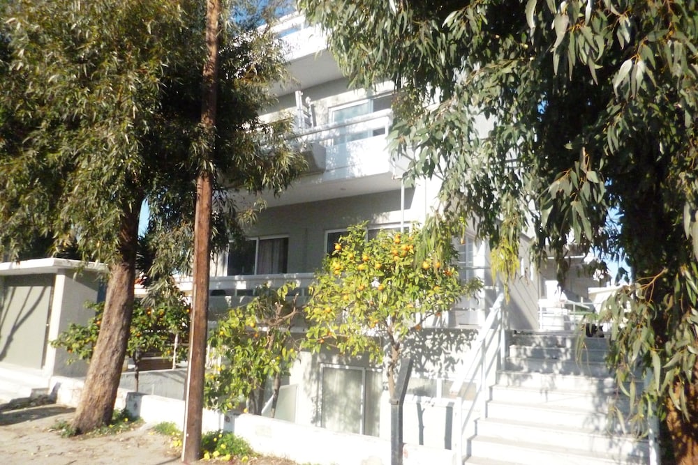 Alkyonides Hotel — Hotel building in Kremasti, South Aegean