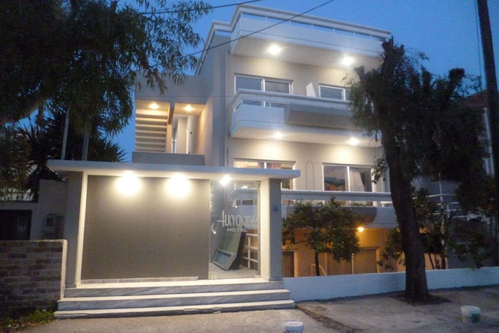Alkyonides Hotel — Hotel building in Kremasti, South Aegean