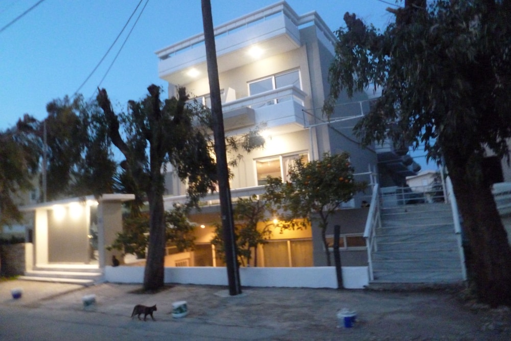 Alkyonides Hotel — Hotel building in Kremasti, South Aegean