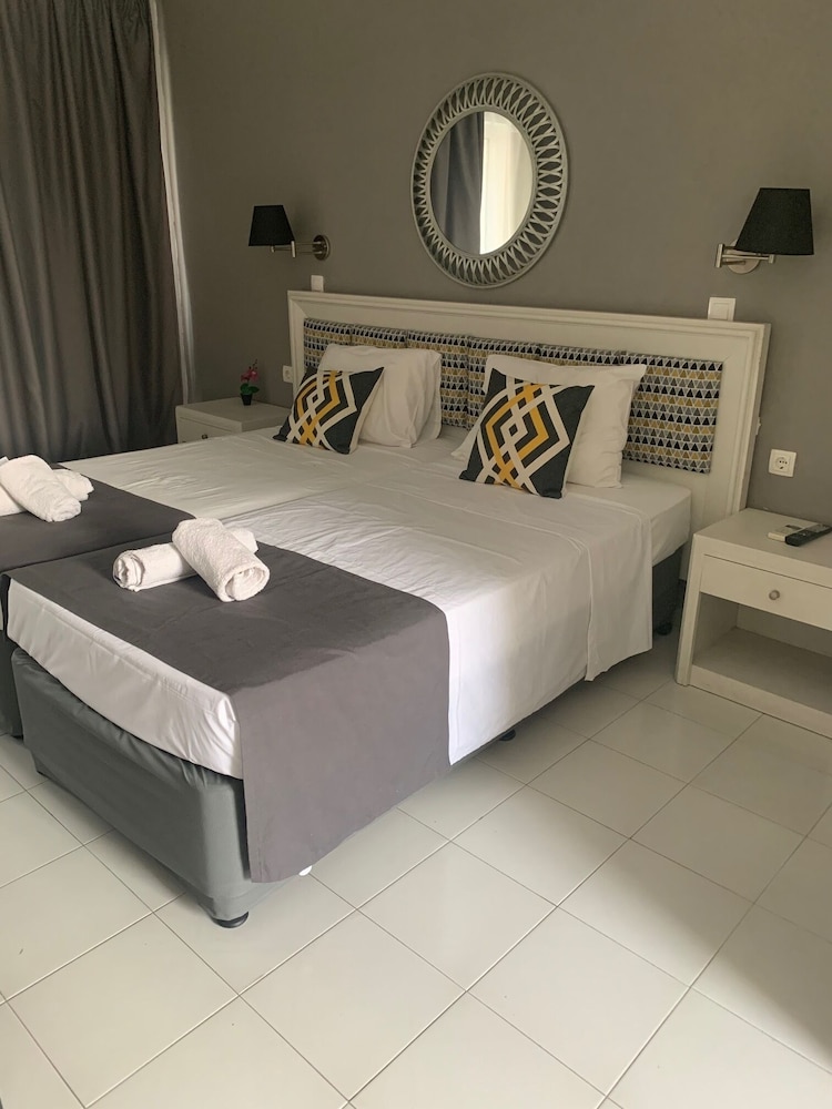 Alkyonides Hotel — Hotel rooms in Kremasti, South Aegean