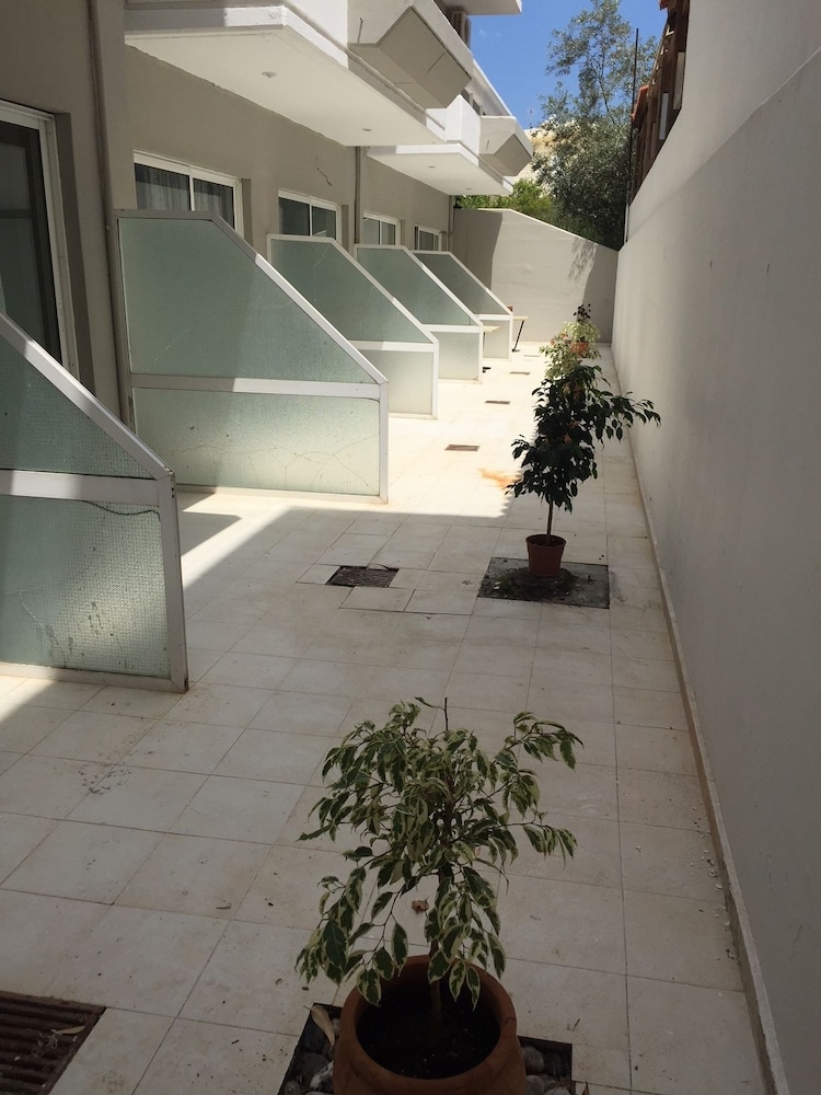 Alkyonides Hotel — Hotel building in Kremasti, South Aegean
