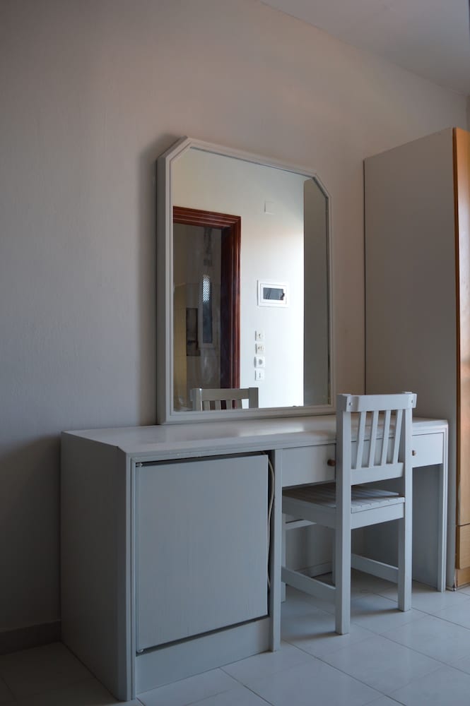 Alkyonides Hotel — Hotel rooms in Kremasti, South Aegean
