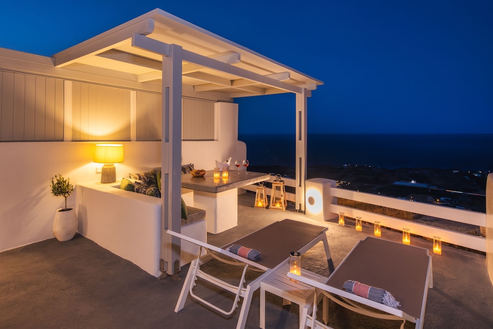 Siete Mares Luxury Suites — Hotel rooms in Imerovigli, South Aegean