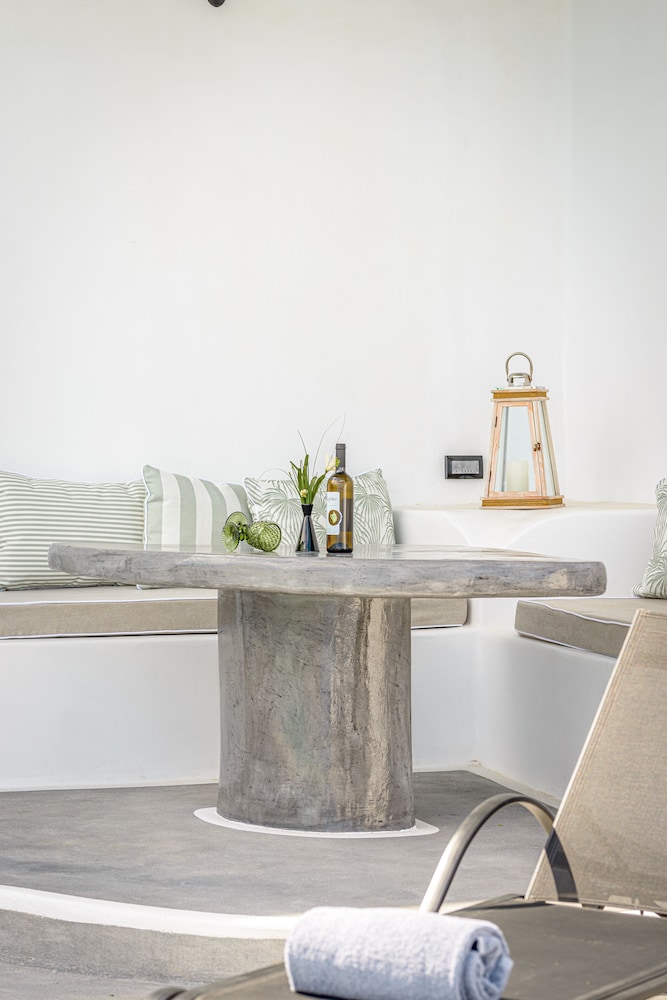 Siete Mares Luxury Suites — Restaurant & bars in Imerovigli, South Aegean
