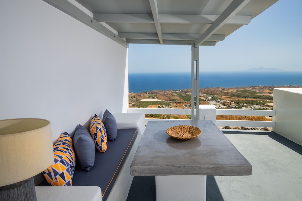 Siete Mares Luxury Suites — Hotel rooms in Imerovigli, South Aegean