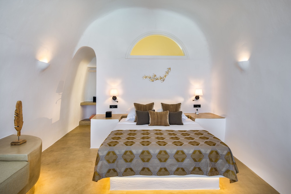 Siete Mares Luxury Suites — Hotel rooms in Imerovigli, South Aegean