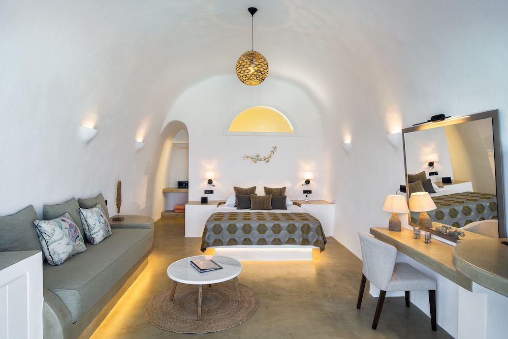 Siete Mares Luxury Suites — Hotel rooms in Imerovigli, South Aegean