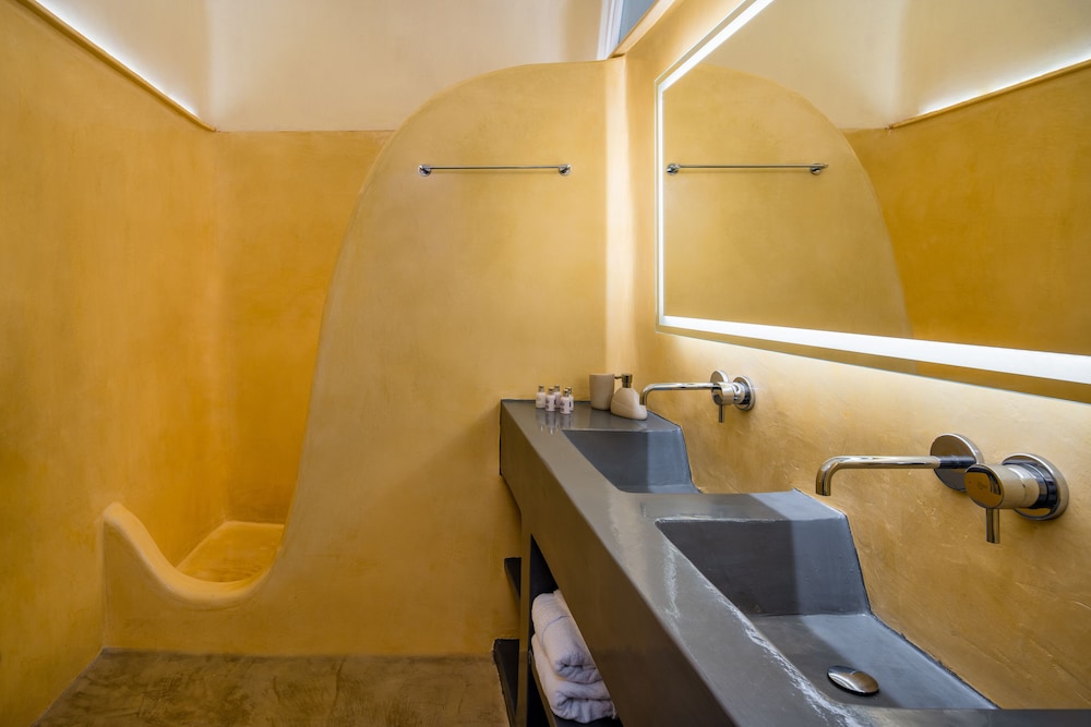 Siete Mares Luxury Suites — Hotel rooms in Imerovigli, South Aegean