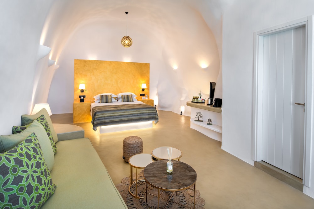 Siete Mares Luxury Suites — Hotel rooms in Imerovigli, South Aegean