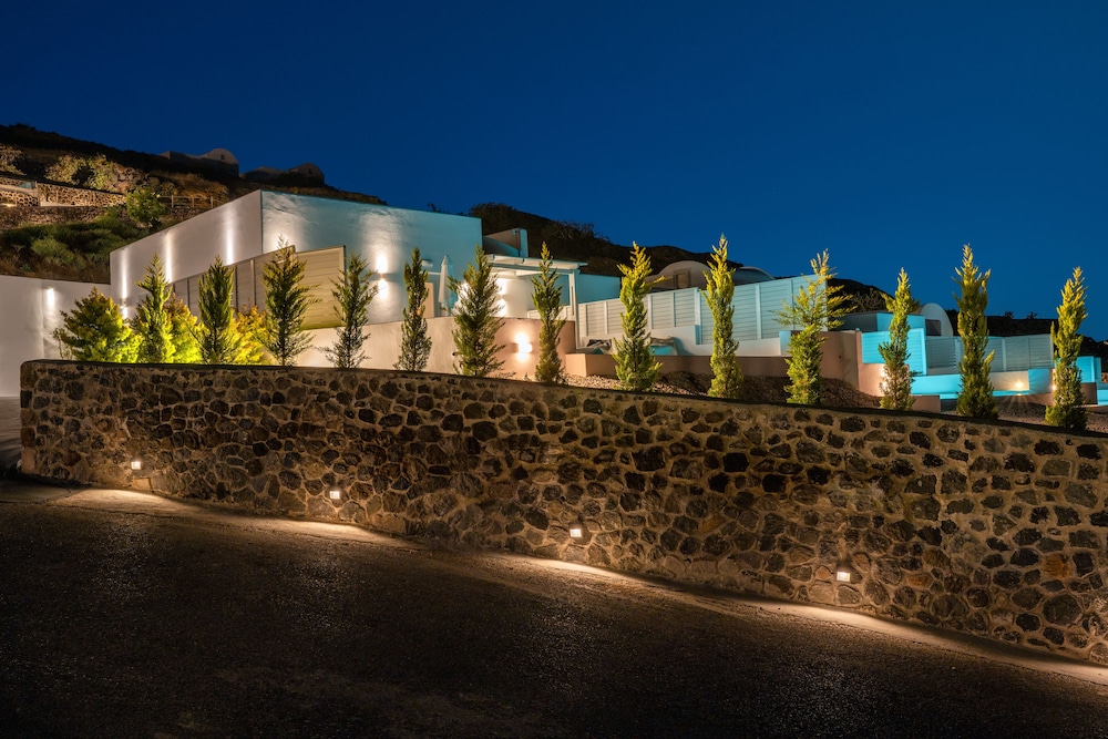 Siete Mares Luxury Suites — Hotel building in Imerovigli, South Aegean