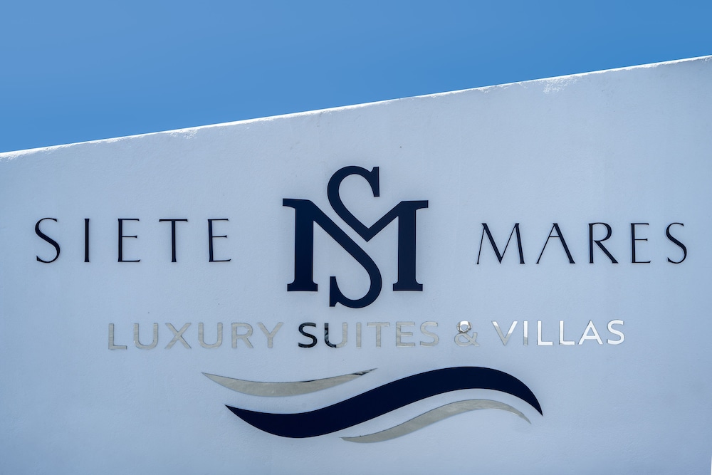 Siete Mares Luxury Suites — Hotel building in Imerovigli, South Aegean