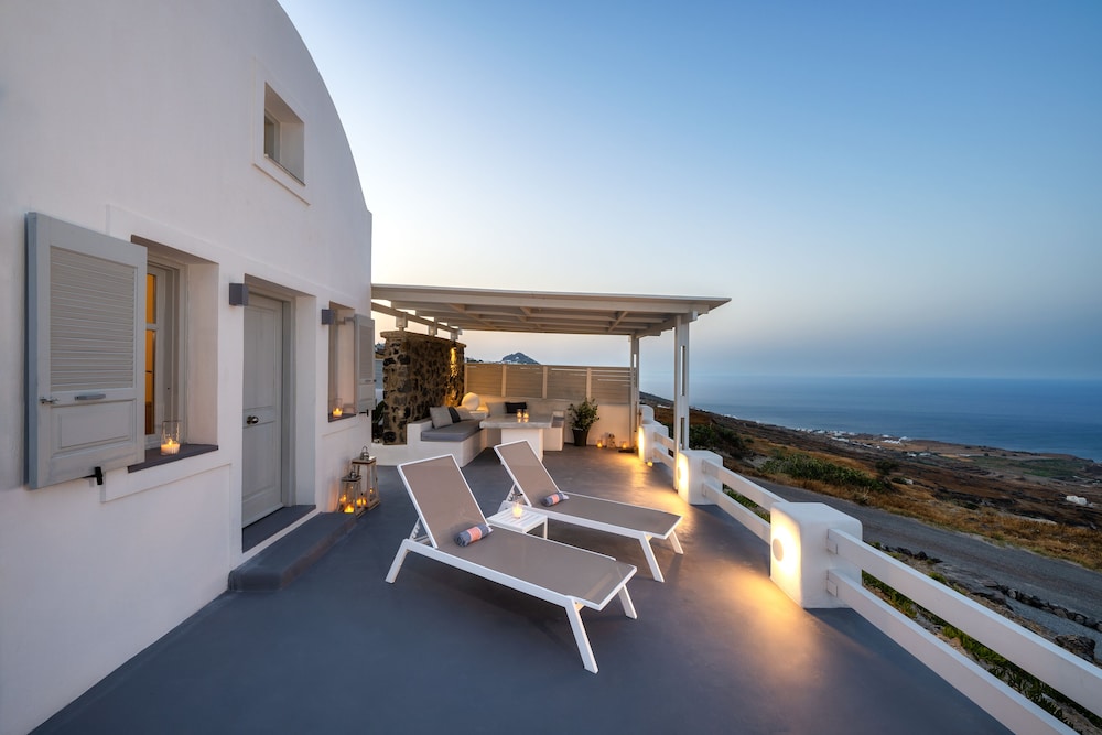 Siete Mares Luxury Suites — Hotel building in Imerovigli, South Aegean