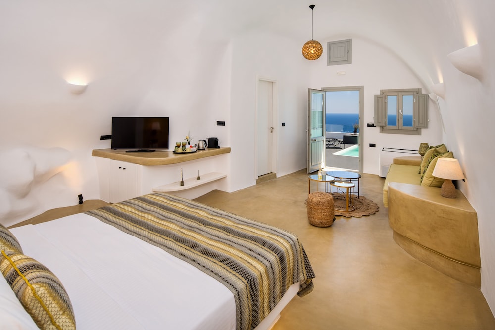 Siete Mares Luxury Suites — Hotel rooms in Imerovigli, South Aegean
