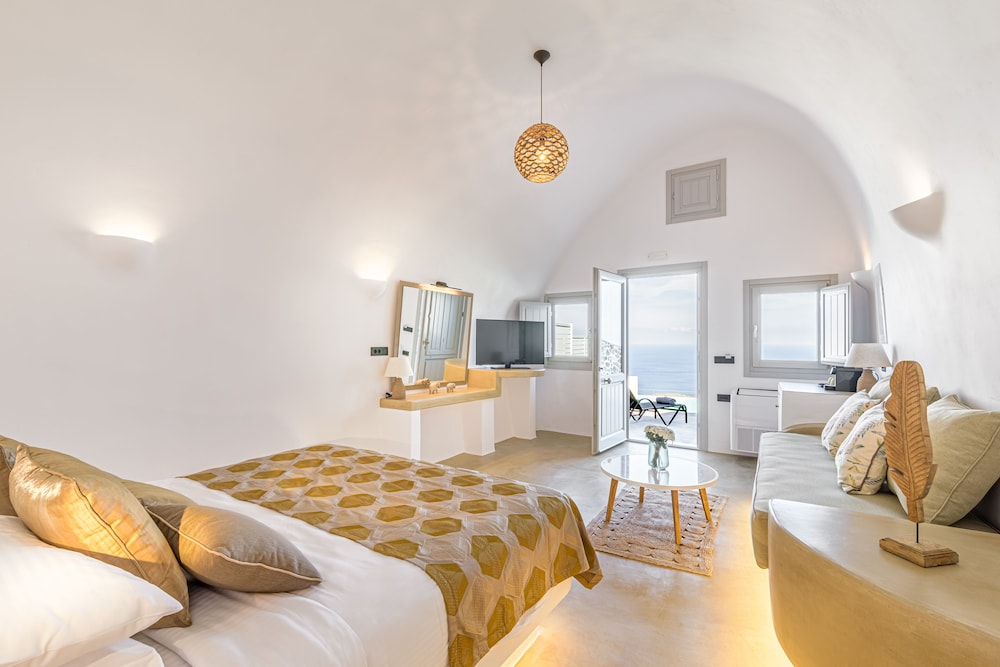 Siete Mares Luxury Suites — Hotel rooms in Imerovigli, South Aegean