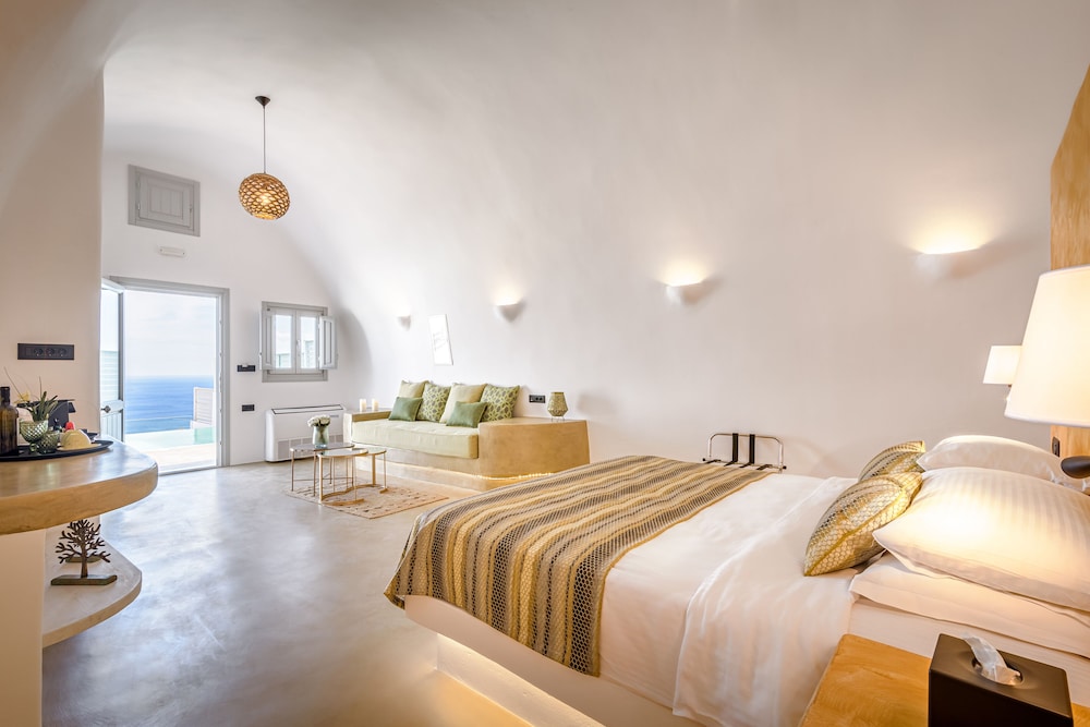 Siete Mares Luxury Suites — Hotel rooms in Imerovigli, South Aegean