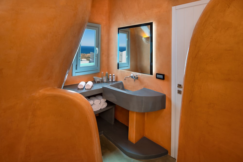 Siete Mares Luxury Suites — Hotel rooms in Imerovigli, South Aegean