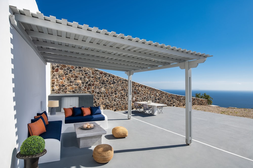Siete Mares Luxury Suites — Hotel building in Imerovigli, South Aegean