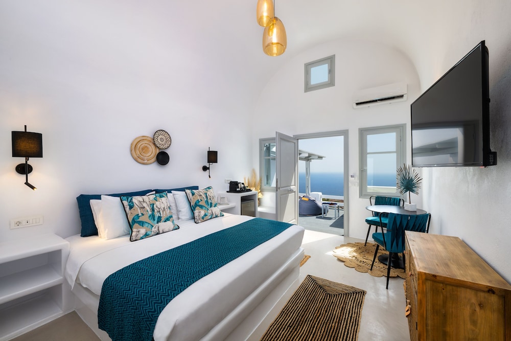 Siete Mares Luxury Suites — Hotel rooms in Imerovigli, South Aegean