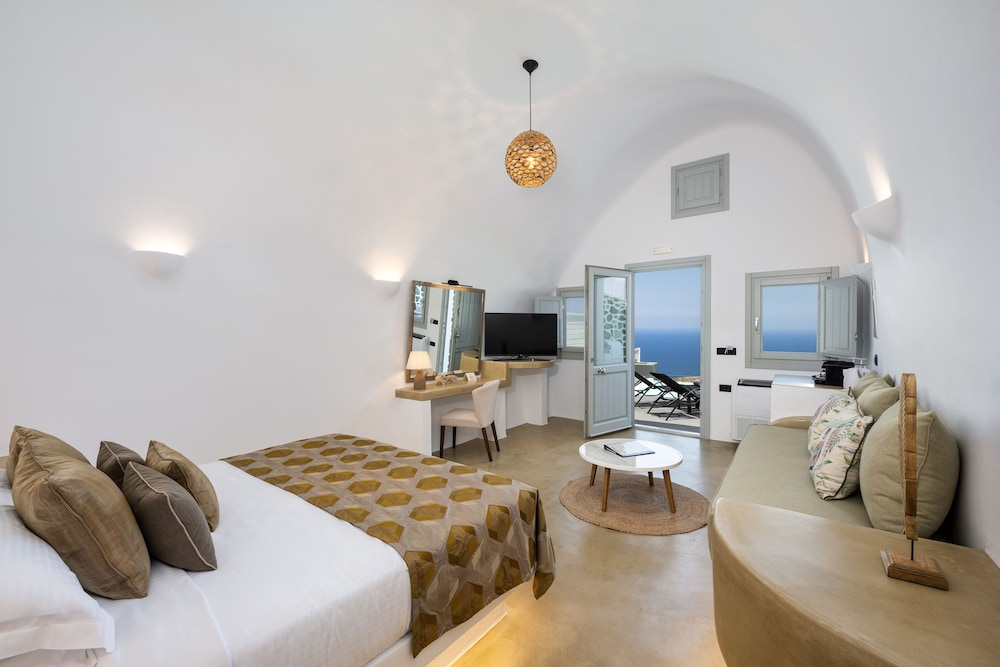 Siete Mares Luxury Suites — Hotel rooms in Imerovigli, South Aegean