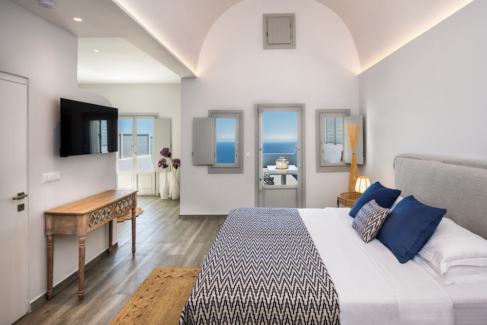 Siete Mares Luxury Suites — Hotel rooms in Imerovigli, South Aegean