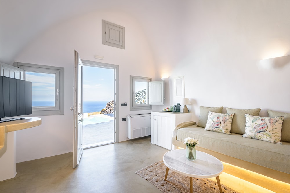 Siete Mares Luxury Suites — Hotel rooms in Imerovigli, South Aegean
