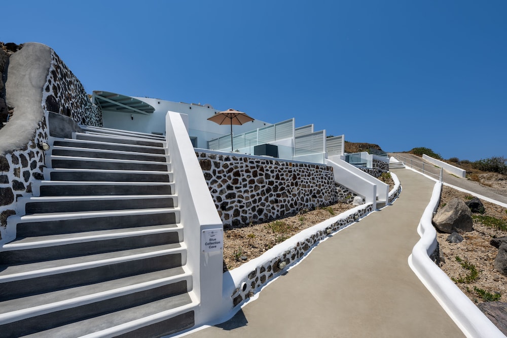 Siete Mares Luxury Suites — Hotel building in Imerovigli, South Aegean