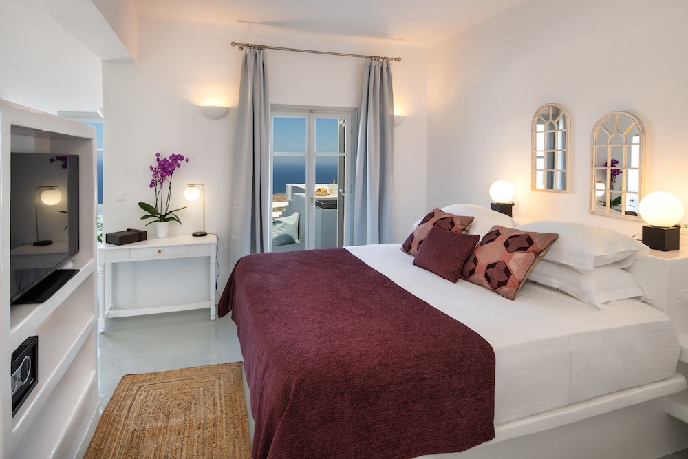 Siete Mares Luxury Suites — Hotel rooms in Imerovigli, South Aegean