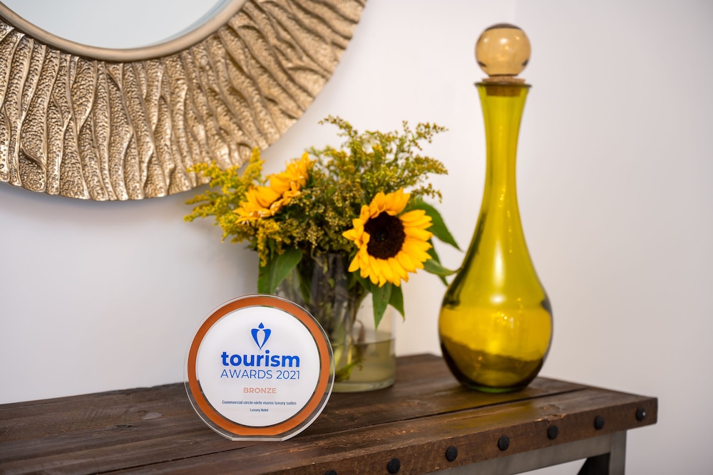 Siete Mares Luxury Suites — Hotel building in Imerovigli, South Aegean
