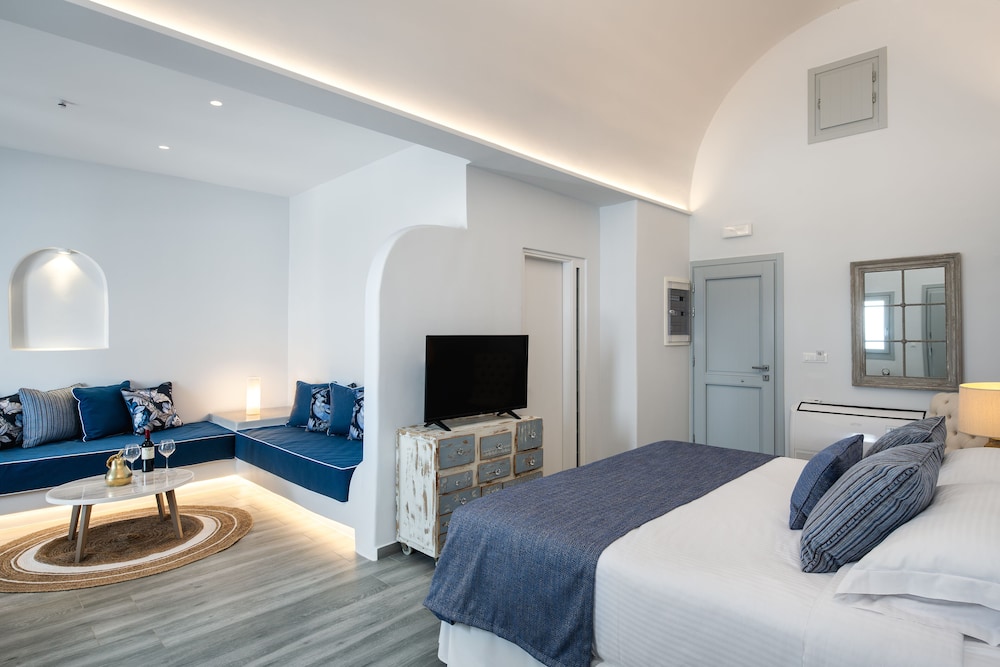 Siete Mares Luxury Suites — Hotel rooms in Imerovigli, South Aegean