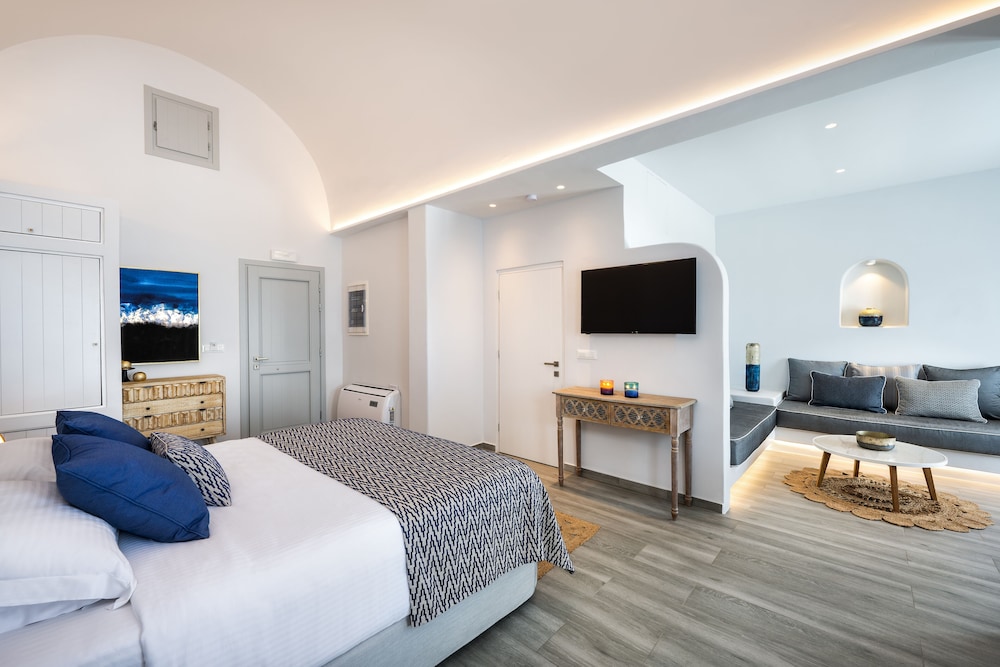Siete Mares Luxury Suites — Hotel rooms in Imerovigli, South Aegean