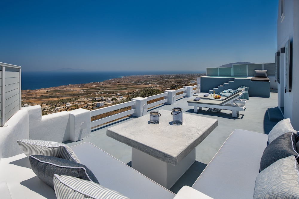 Siete Mares Luxury Suites — Hotel building in Imerovigli, South Aegean