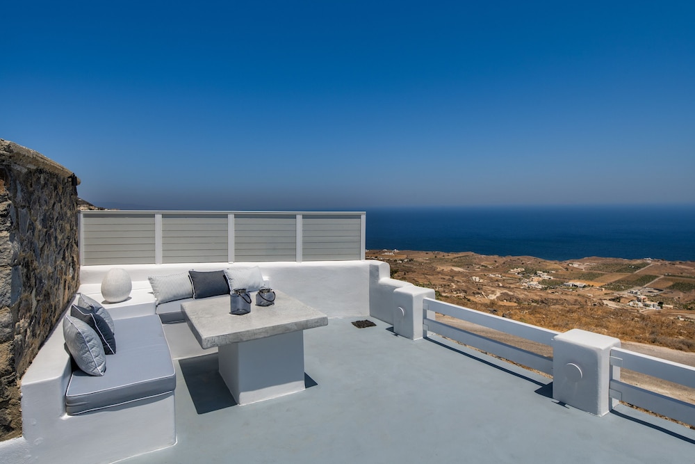 Siete Mares Luxury Suites — Attractions in the area in Imerovigli, South Aegean