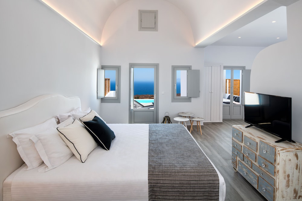 Siete Mares Luxury Suites — Hotel rooms in Imerovigli, South Aegean