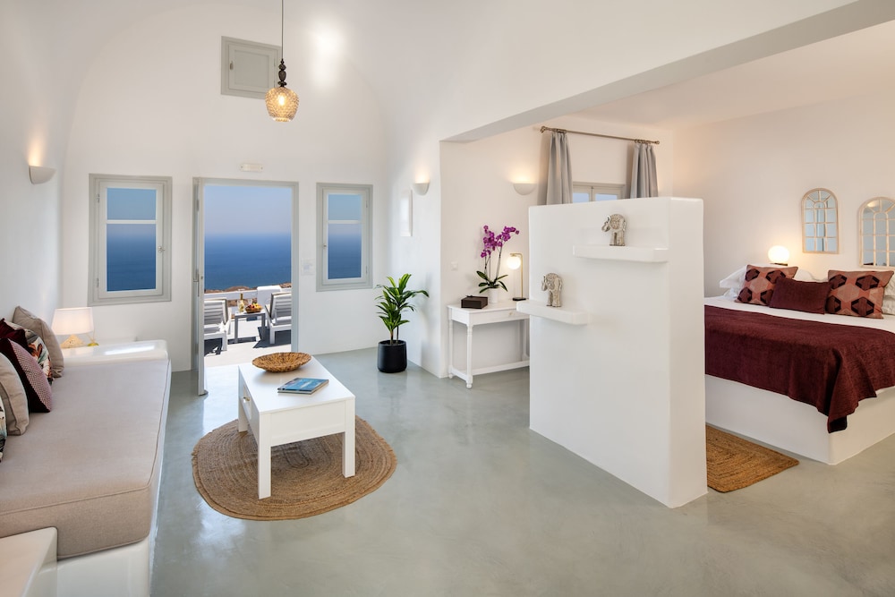 Siete Mares Luxury Suites — Hotel rooms in Imerovigli, South Aegean