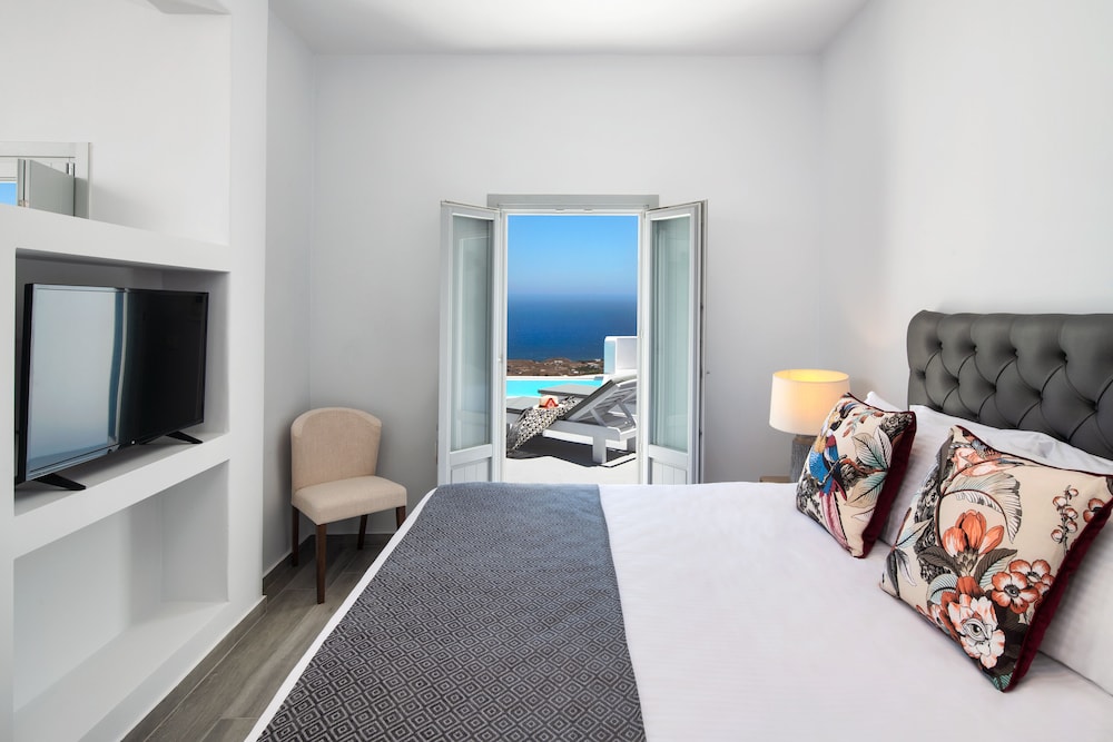 Siete Mares Luxury Suites — Hotel rooms in Imerovigli, South Aegean
