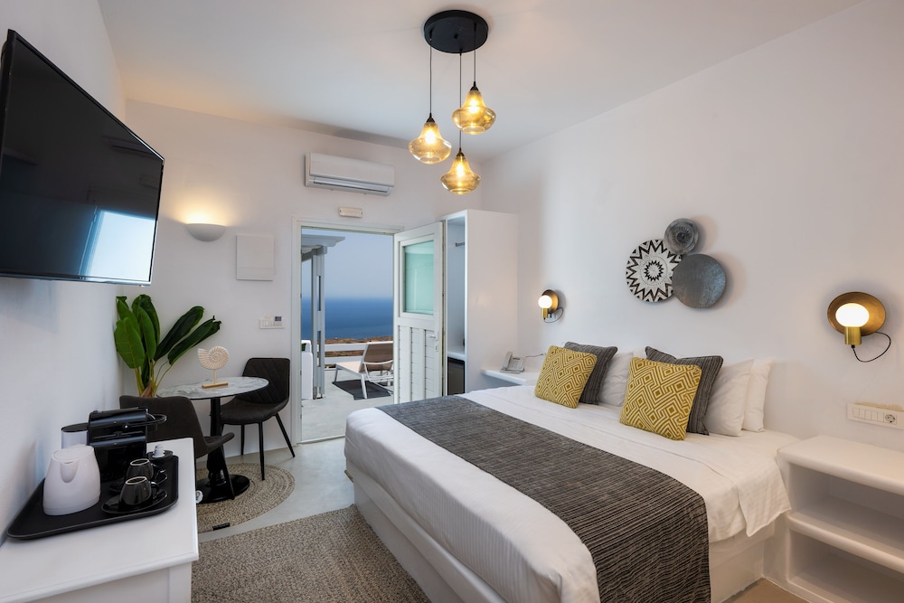 Siete Mares Luxury Suites — Hotel rooms in Imerovigli, South Aegean