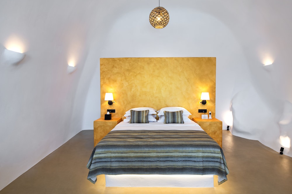 Siete Mares Luxury Suites — Hotel rooms in Imerovigli, South Aegean