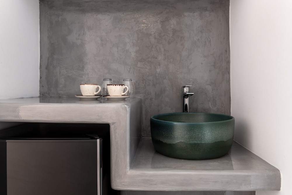 Santa Irina Luxury Sunny Lofts — Hotel rooms in Aghios Georgios (Santorini), South Aegean