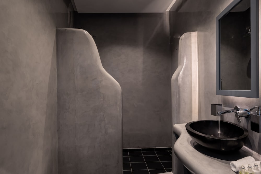 Santa Irina Luxury Sunny Lofts — Hotel rooms in Aghios Georgios (Santorini), South Aegean